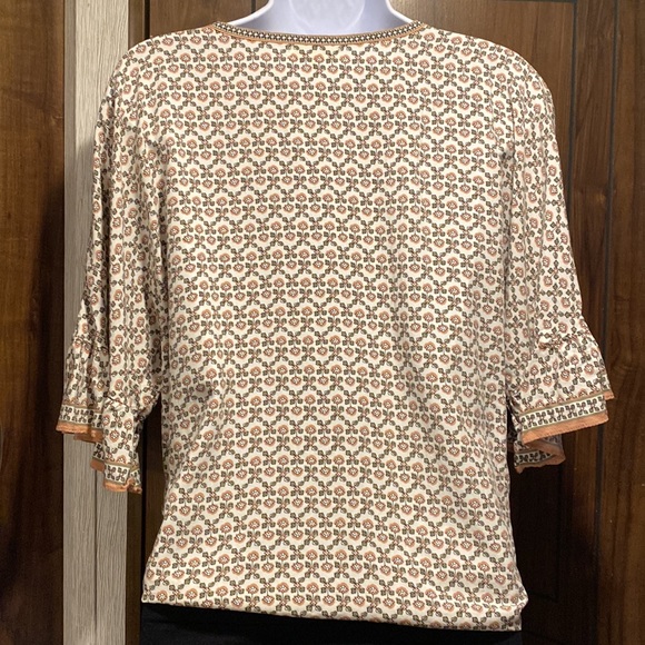 Max Studio Women’s Large quarter sleeve button v neck blouse with front knot - Picture 5 of 10